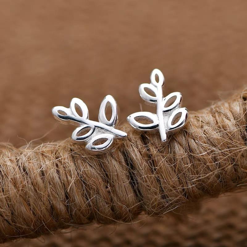 Raising Ear Holes, Small Stud Earrings for Women, Simple, Sweet, Small and Fresh Earrings, Niche Design, Versatile Earrings