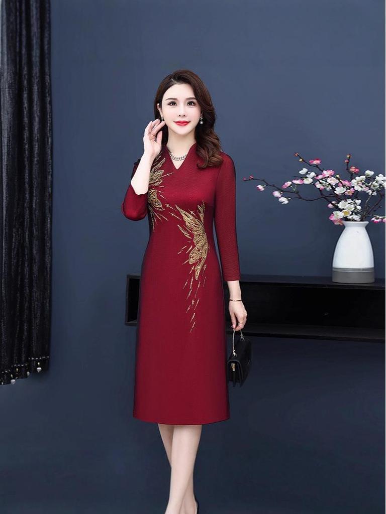 Elegant Autumn 2025 Cheongsam: Mother-of-the-Bride Dress