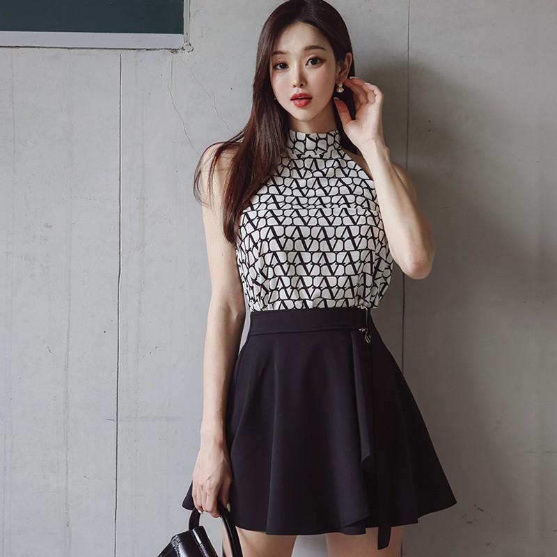 

Шикарный комплект из двух предметов: Топ с принтом и мини-юбка с высокой талией и оборками для женщин Medium