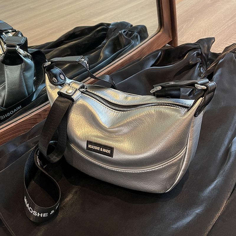 

Niche design bag women s bag new high-end sense versatile messenger bag popular chest bag fanny pack no specification серебряный