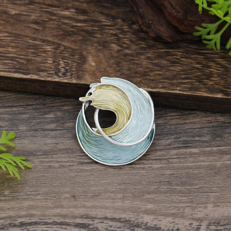 New Enamel Color Hollow Geometric Wave Magnetic Brooch Women's Simple and Advanced Multifunctional Breast Buckle