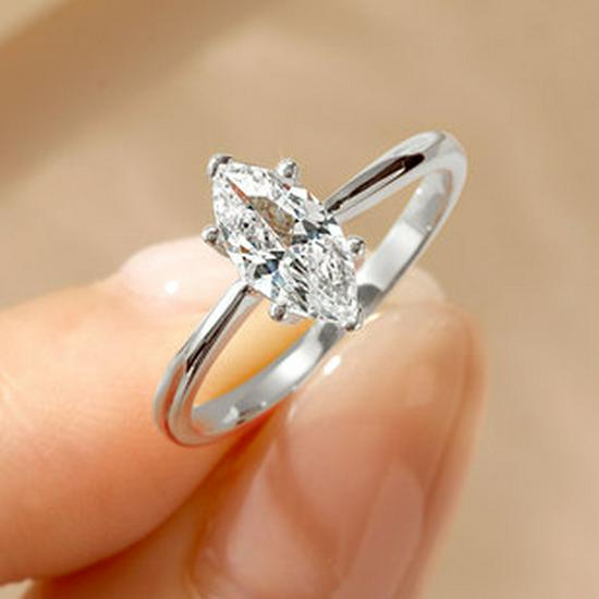 Women's Light Luxury Round Diamond Zircon Ring – Elegant Micro-Pave Fashion Accessory