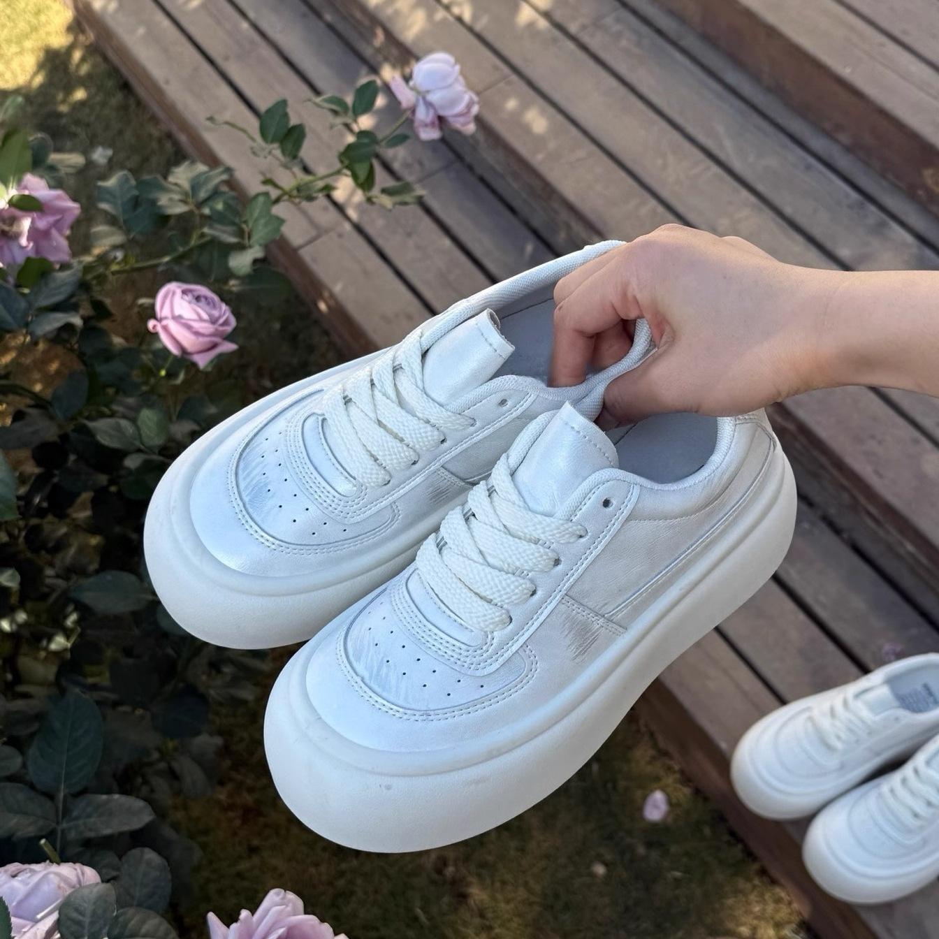 

Thick-soled big head white shoes women s 2025 new spring and summer women s shoes Internet celebrity versatile explosion casual sports shoes 35 серебряный серый