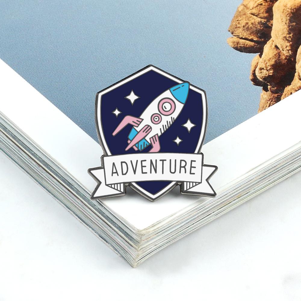 Creative Explore Universe Lapel Pins Space Astronaut Planet Adventure Brooches for Kids Friends Cartoon Custom Bag Badge Jewelry