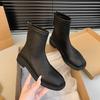 French Style Short Boots for Women's Flat Bottom 2026 New White and Stylish Slim Boots with Versatile Temperament for Women