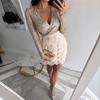Dámské mini šaty s výstřihem do V, dlouhým rukávem a lemem z flitrů a peří, elegantní společenské bodycon šaty
