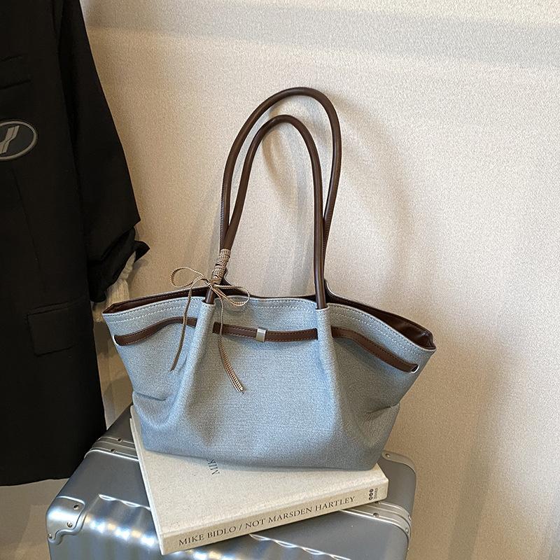 Large Capacity Pleated Bag Women's Autumn and Winter 2025 New Retro Niche Design Shoulder Underarm Bag Commuter Tote Bag