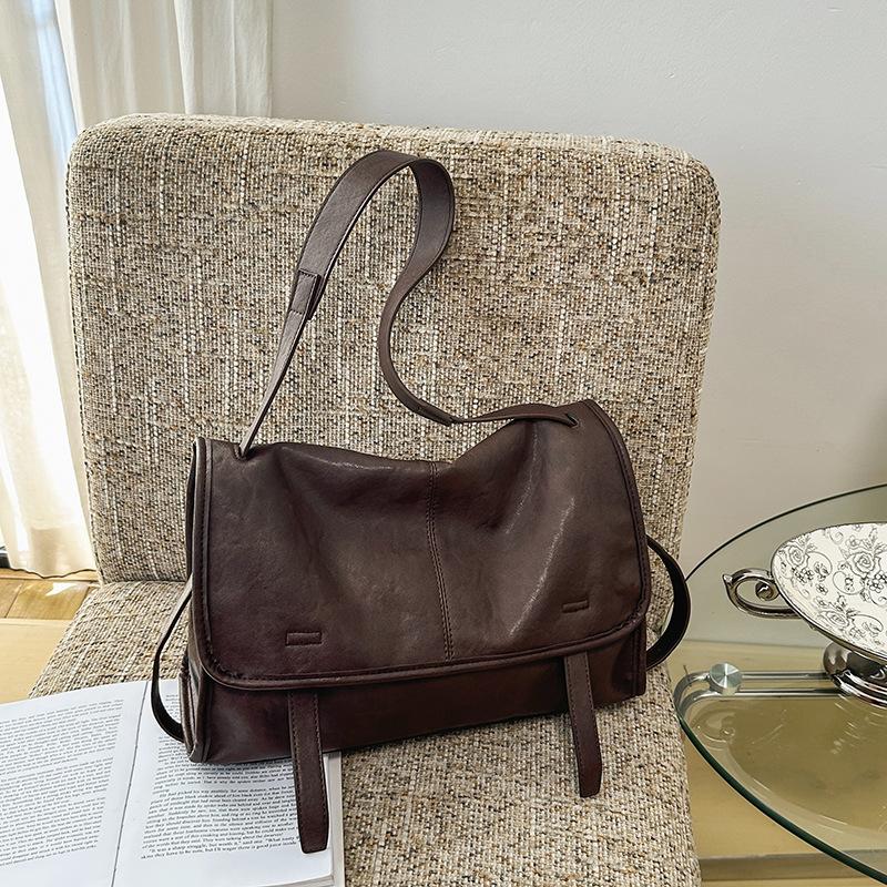 Vintage plant kneaded leather large-capacity bag, loose shoulder tote bag, high-end commuter messenger bag for women