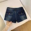 Pantaloncini in denim blu scuro a vita bassa da donna, vestibilità slim, a trapezio, booty shorts, abbigliamento casual da strada, hot pants