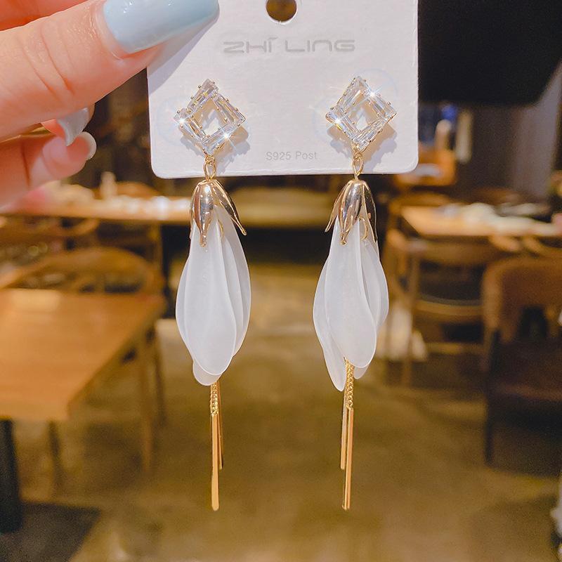 Super fairy fashion petal fringed earrings women's sweet high-end earrings Mori personality versatile trend earrings
