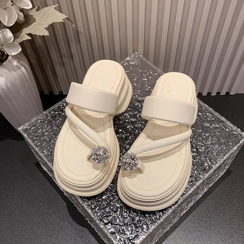 Thick-bottomed beautiful cool slippers for women's summer wear new sets of toe rhinestone muffins, seaside beach slippers