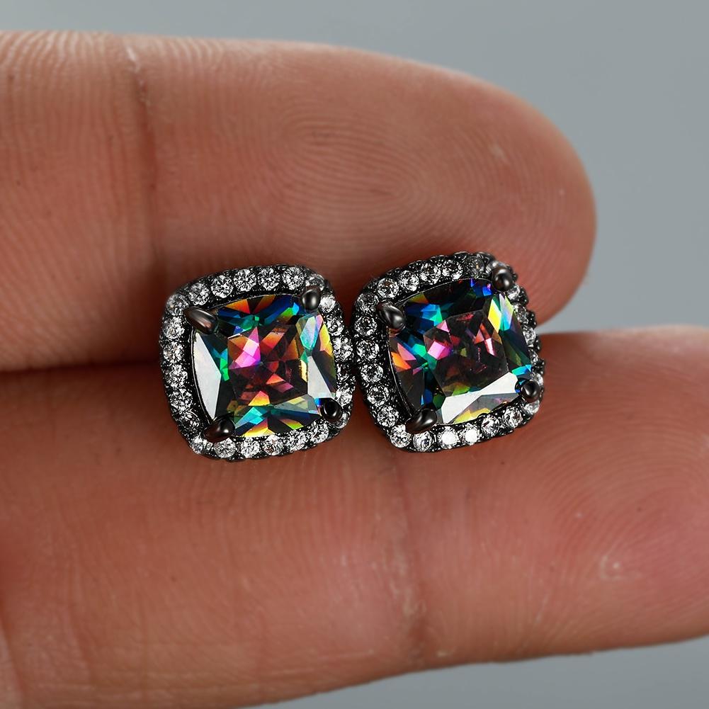 

Медные серьги-гвоздики в виде квадрата из стекла. Семь цветовых расцветок, огранка из мелких камней