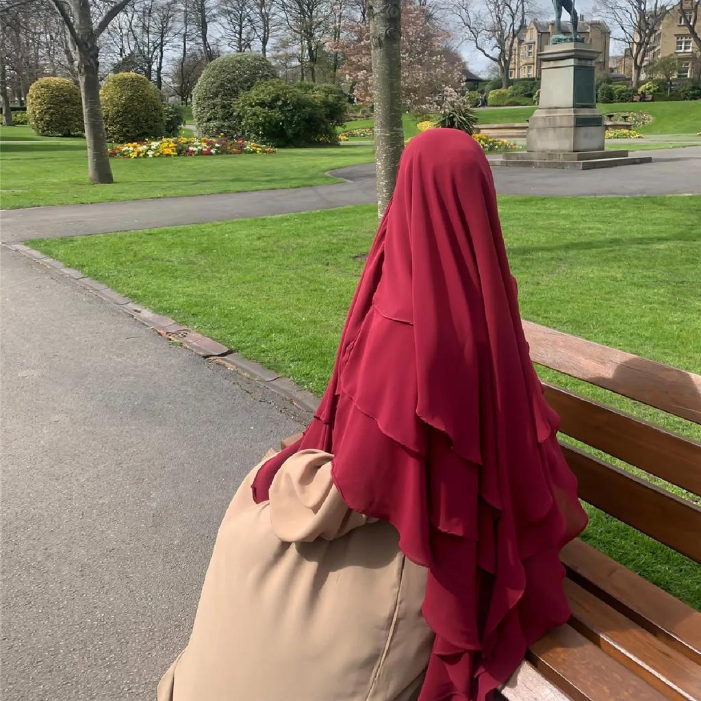 Einfacher dreilagiger Chiffon-Hijab Gebets-Khimar Einfarbig Arabisch TURkiye Schal Kopftuch 136X120cm