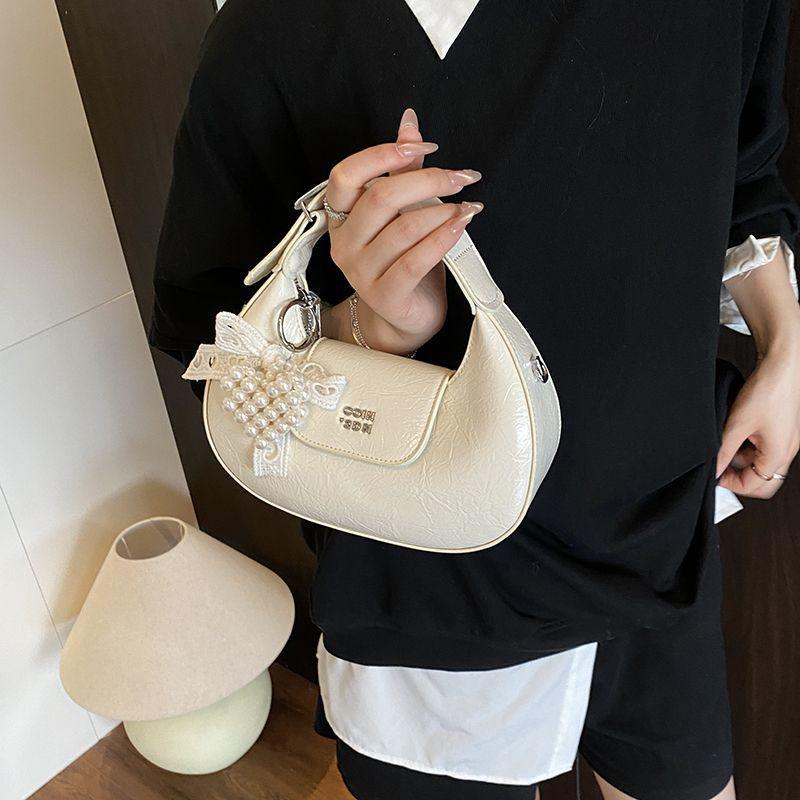 Sense of Hand Crescent Shoulder Bag: 2025 New Niche Design Dumpling-Style Crossbody for Women.