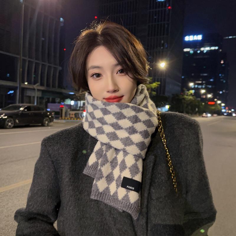 New rhombus plaid wool scarf women's winter Korean version versatile knitted fashion warm student scarf tide