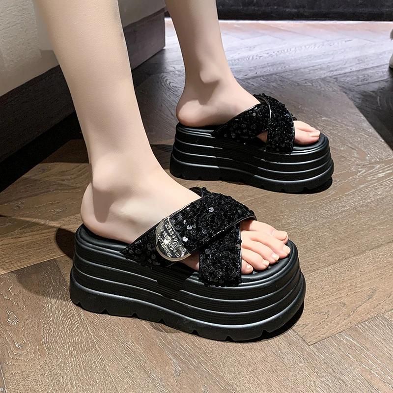 Modne Damskie Klapki na Wysokiej Platformie 8CM Letnie Błyszczące Modne 2025 Nowe Sandały na Podwyższeniu Codzienne Klapki Muffin Obcasy Buty Plażowe