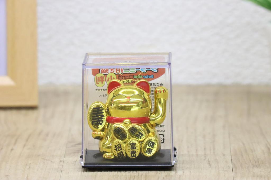 Castle Enterprise S Mini Waving Cat Solar Set of Bulk A Delightful Japanese Souvenir for Comes In a Clear Case Maneki-neko [Maul] (Gold) Powered,