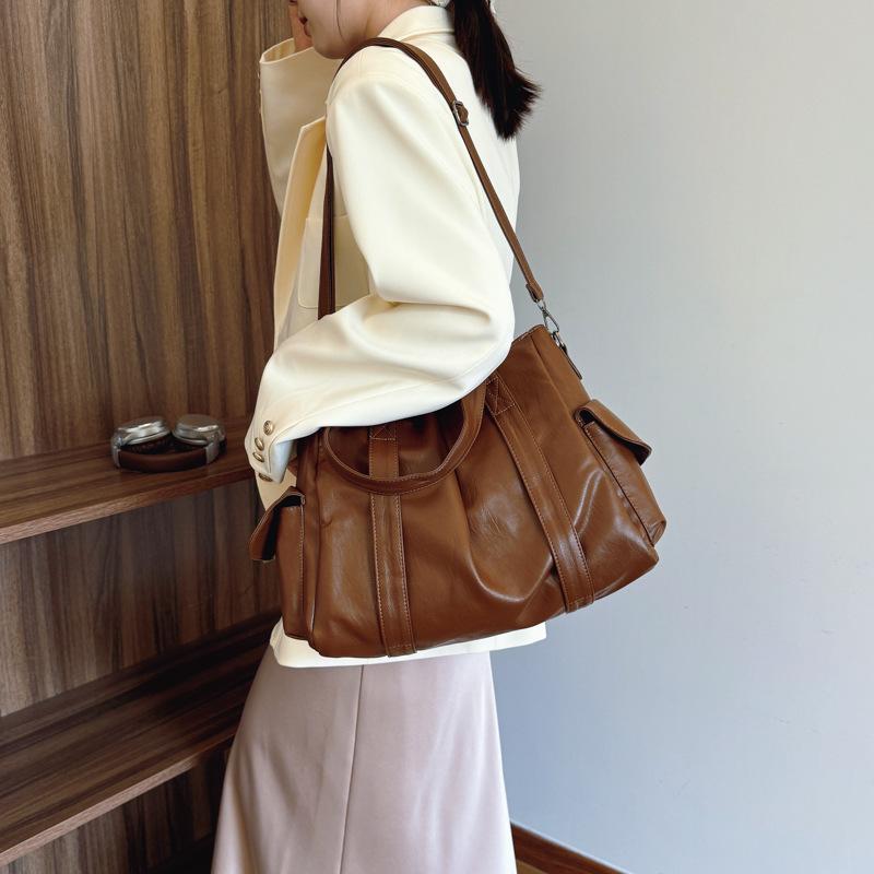 Large Capacity Tote Bag 2025 New Casual Versatile Foreign Style Shoulder Messenger Bag Simple Retro Women's Bag