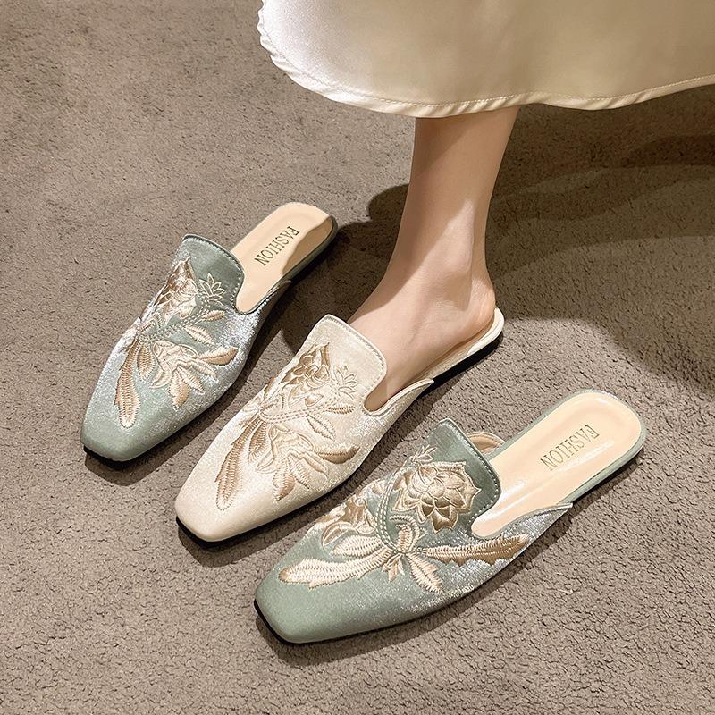 New outer wear embroidered retro shoes Chinese summer spring thick heel women's bag head half slippers