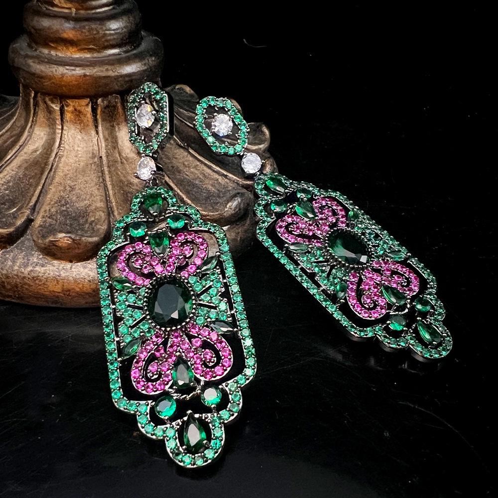Exquisite S925 Rhodium-Plated Emerald Zircon Court Style Fashion Earrings