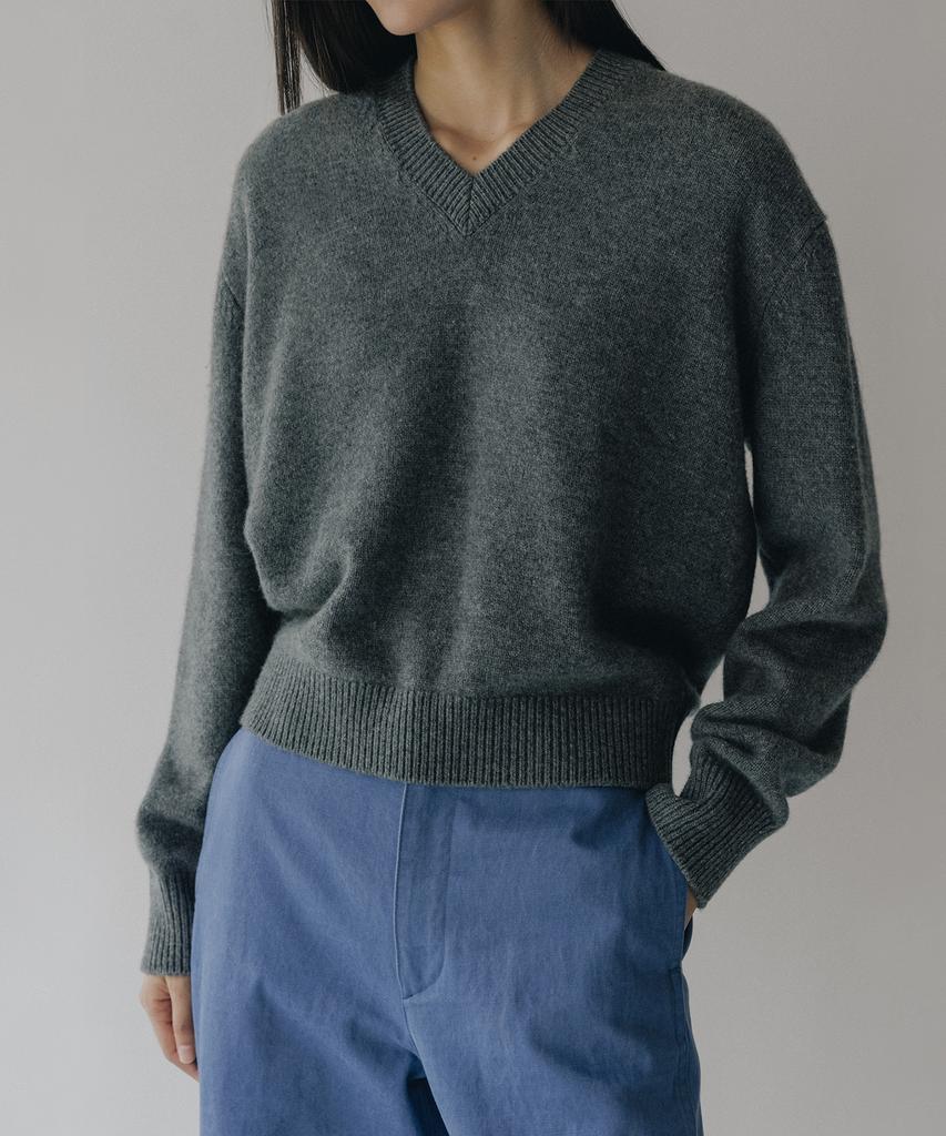 Beullaengkeulumumeon V-Neck Knit_Melange Gray