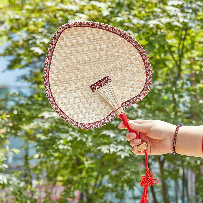 Handmade Summer Woven Palm Fan for Babies and Children, Portable Old-Fashioned Hand-Cranked Large Palm Fan, Banana Fan, Retro Style