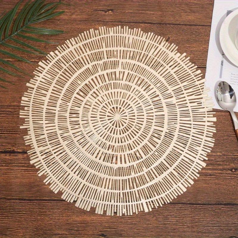 

2Pcs Wood Grain Design Placemat PVC Placemats Non-slip Heat Insulation Hollow Out Placemat Dining Table Accessories. Red