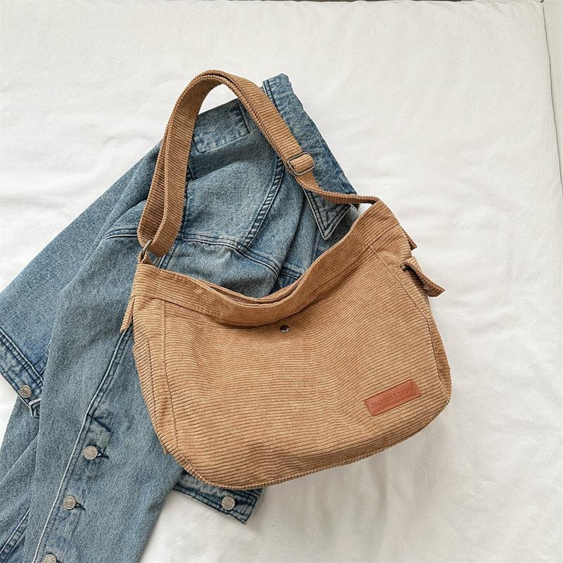 

Large capacity canvas bag women s 2025 new casual trend shoulder bag solid color student class messenger bag хаки