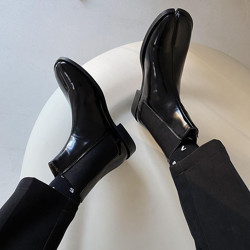 Shoes Autumn and Winter New Platform-soled Foot-fitting Martin Boots Glossy Patent Leather Chelsea Split-toe Shoes
