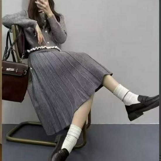 High-Waisted Pleated Knit Skirt for Women, Mid-Length, Textured Design - 2026 Autumn/Winter Collection with a Designer Feel.