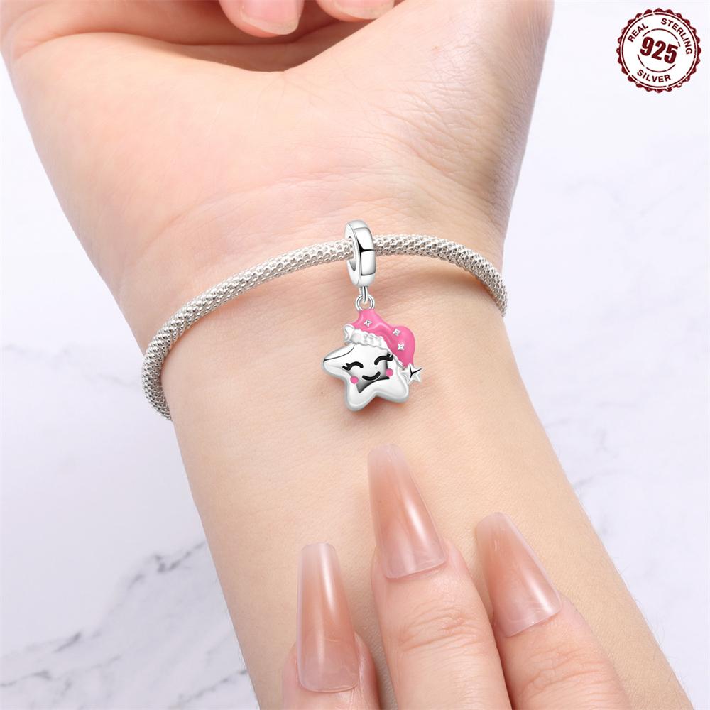 Drehbarer Nachtmützenanhänger aus Kupfer in Gold mit niedlichen Sternen und Monden – ein originelles Schmuckstück für Damen und Mädchen.