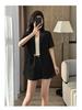Schicker Göttinnen-Stil Damen Sommeranzug: Zweiteiliges Set aus Blazer mit kurzen Ärmeln und Shorts