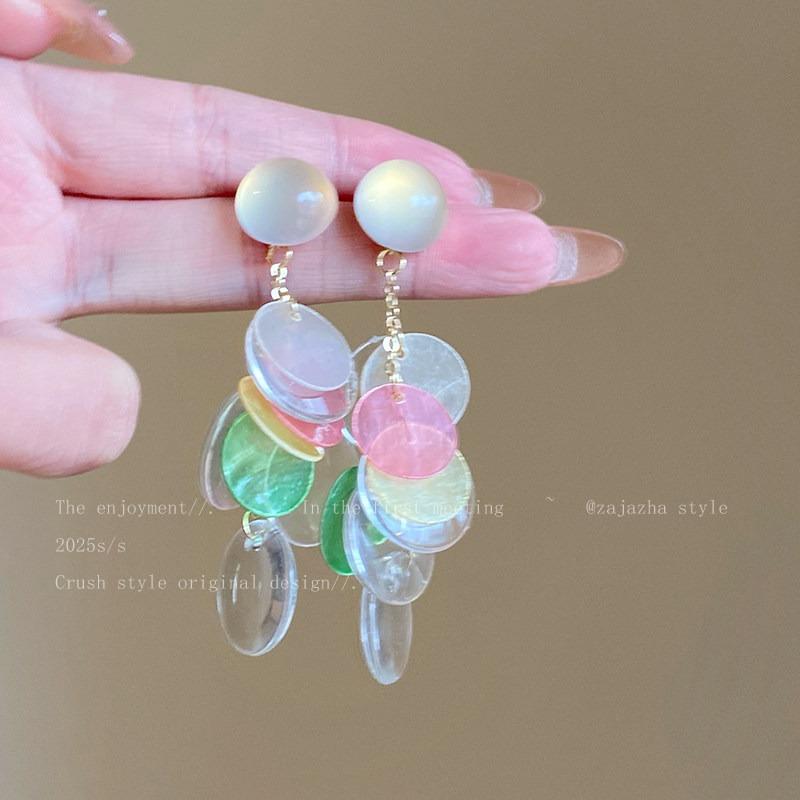 Color fringed shell earrings, women's dopamine seaside vacation earrings, unique, beautiful and exaggerated earrings.