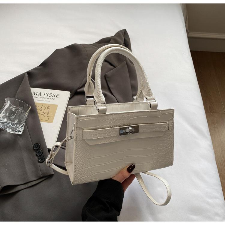 Crocodile pattern retro solid color 2025 fashion casual large capacity aesthetic new texture portable messenger small square bag