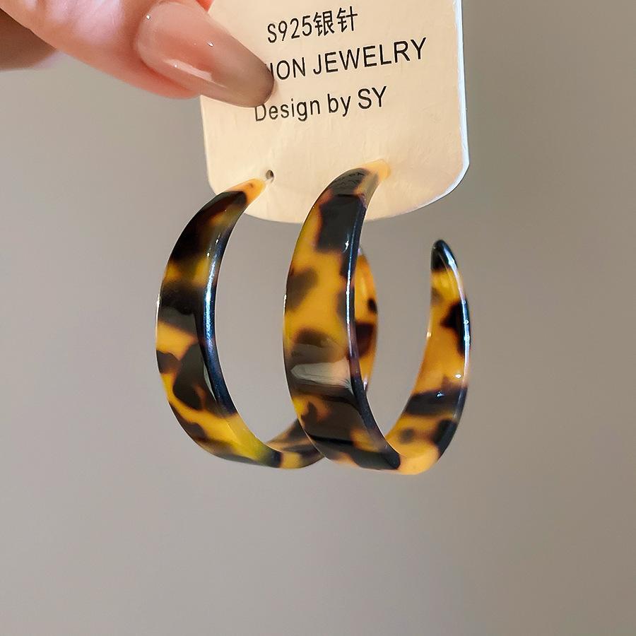 European and American retro autumn and winter geometric leather leopard print earrings light luxury stud earrings personality temperament earrings