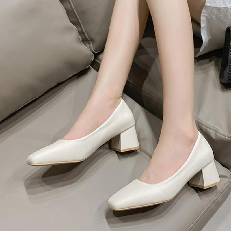 

Туфли-лодочки с острым носком, в французском стиле, на толстом каблуке, профессиональные, элегантные, на низком каблуке, осень 2024, новая весенняя женская роскошная обувь 42 35 бежевый