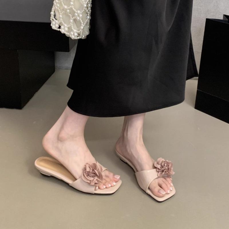 Fashion New Summer French Square Head Thick with Pearl Flower Flip-flops Women Wear Open-toed Flip-flops with Mid-heels Zapatos Mujer