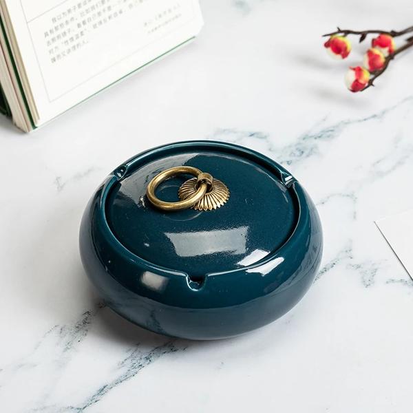 Ashtray creative personality trend anti-fly ash ins wind home living room atmospheric ash with cover cute girl