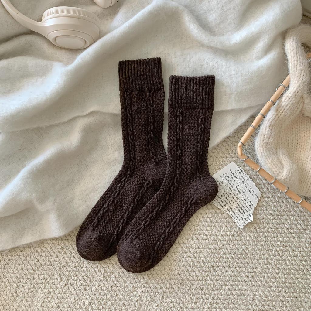 Women's Japanese-Style Gray Wool Mid-Tube Socks: Cozy, Retro, Solid Color for Autumn/Winter.