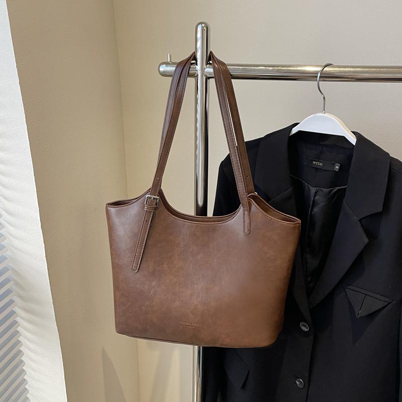 Retro texture large-capacity bag women's autumn and winter new shoulder bag premium versatile commuter tote bag