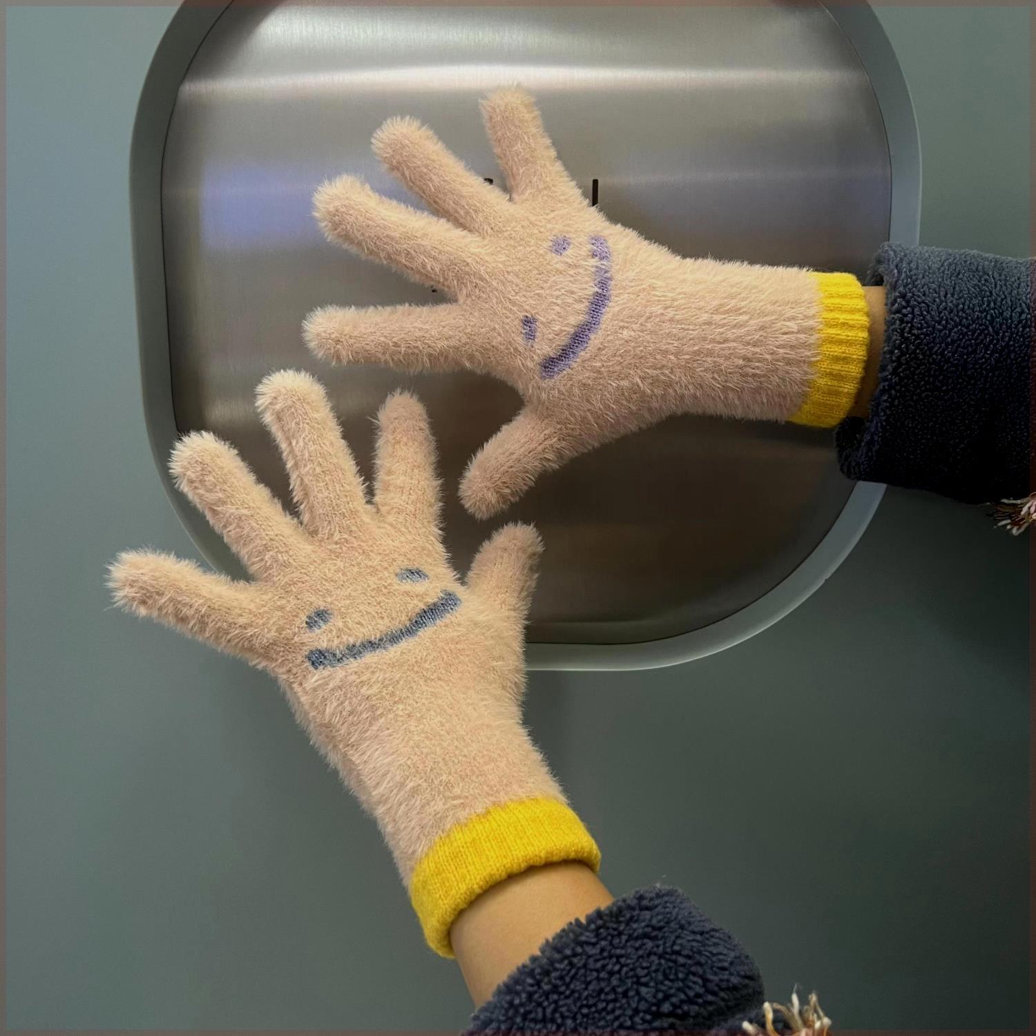 

New Smiling Face Pointer Knitted Gloves for Women In Winter Warmth and Cold Plus Velvet Cute All Fingers Riding Students