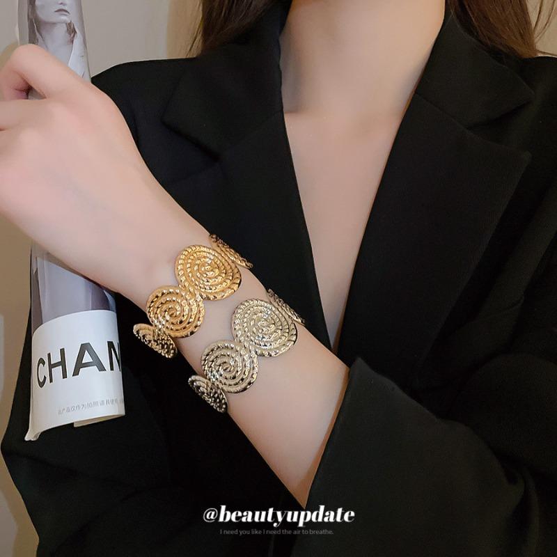 Metal texture round fold opening bracelet fashionable simple versatile bracelet niche design jewelry