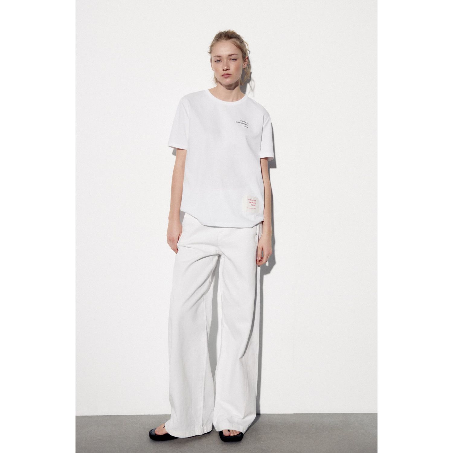 

T-SHIRT WITH CONTRAST SLOGAN