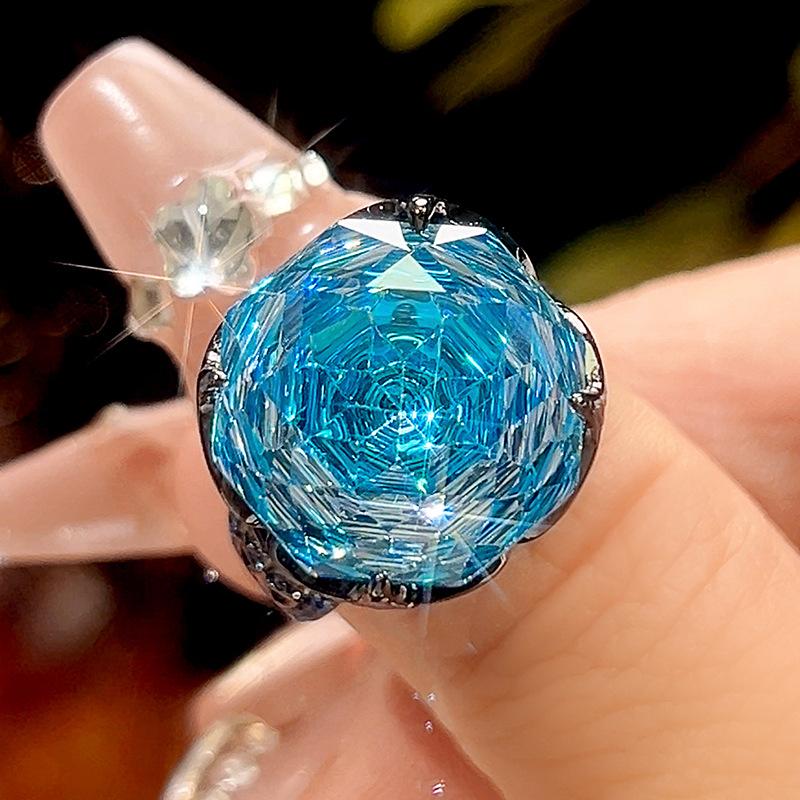 

Ювелирные изделия Медное основание Позолоченное Имитация огранки «роза» Цвет Сокровище Цвет Легкая роскошь Кольцо из черного золота Женское 16 мм