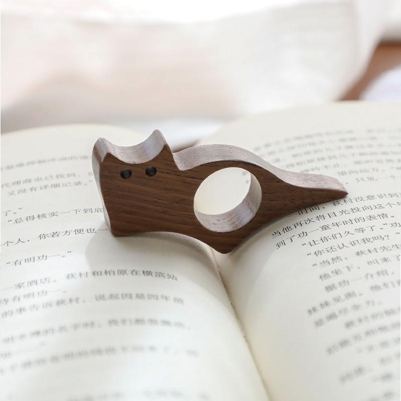 Walnut Cat & Dog Thumb Book Holder One-Handed Page Clip Portable Reading Accessory for Book Lovers Wooden Bookmark Page Press