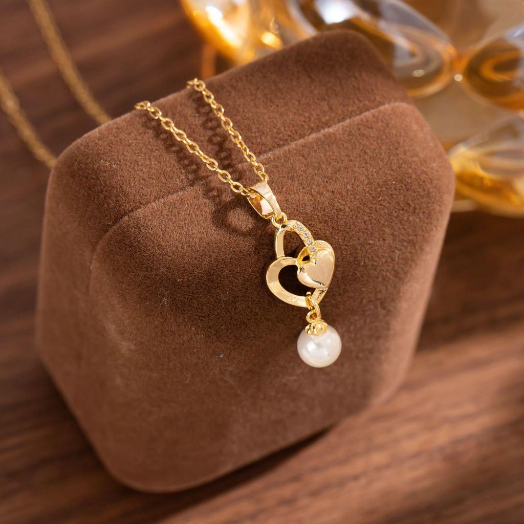 High-End Retro Heart Necklace: Women's Luxury Bow Pendant Clavicle Chain