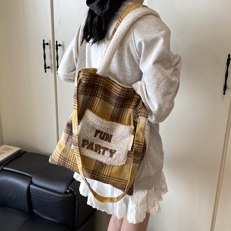 Retro plaid lamb wool splicing bag autumn and winter portable messenger bag large capacity tote bag student double-sided shoulder bag