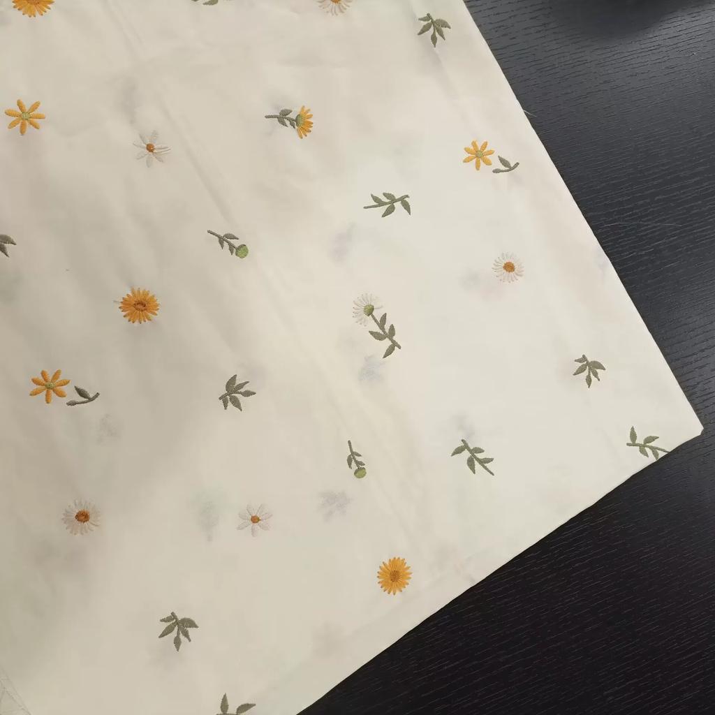 100% Cotton Embroidered Tablecloth, Floral Embroidery, Durable and Multi-Size Washable Table Cover for Party Picnic Home Decor, Wedding and Kitchen