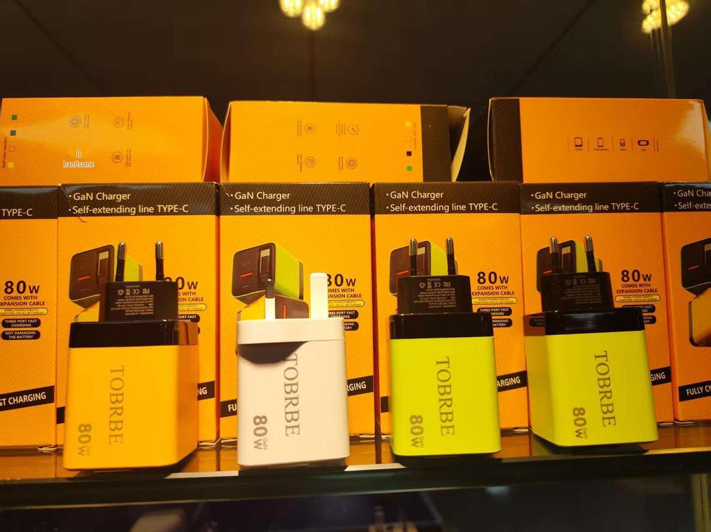 80W GaN-Ladegerät mit einziehbarem Kabel für Handys, Tablets und Laptops - CE-zertifiziert