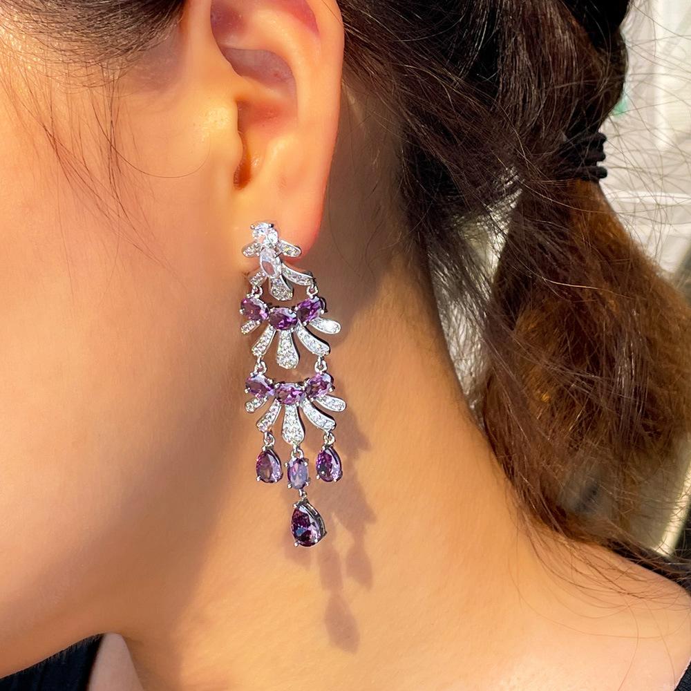 Light Luxury Celebrity Style High-End Earrings, Slightly Inlaid Zircon Long Water Drop Earrings.